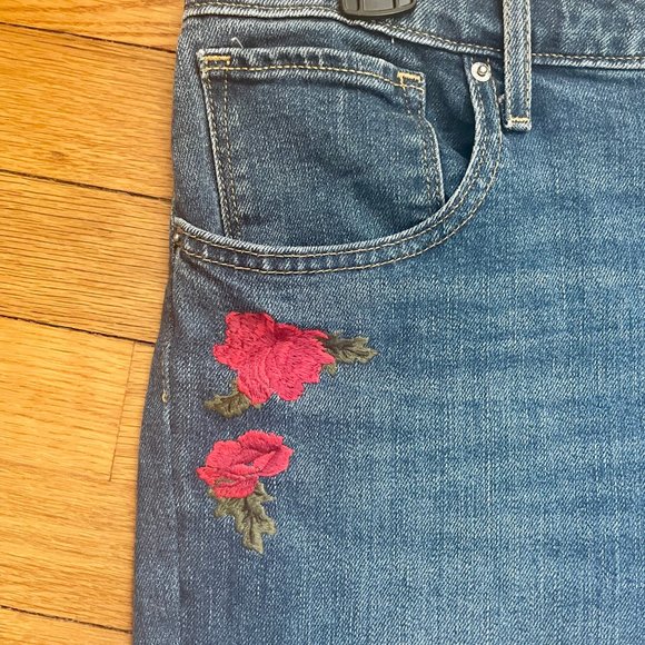 Levi's 721 High Rise Skinny Blue Jeans with Embroidered Flowers - Picture 2 of 6